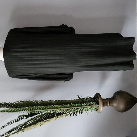 Socialite semi sheer olive green pinstriped lightweight duster/open cardigan NWT - Picture 4 of 11